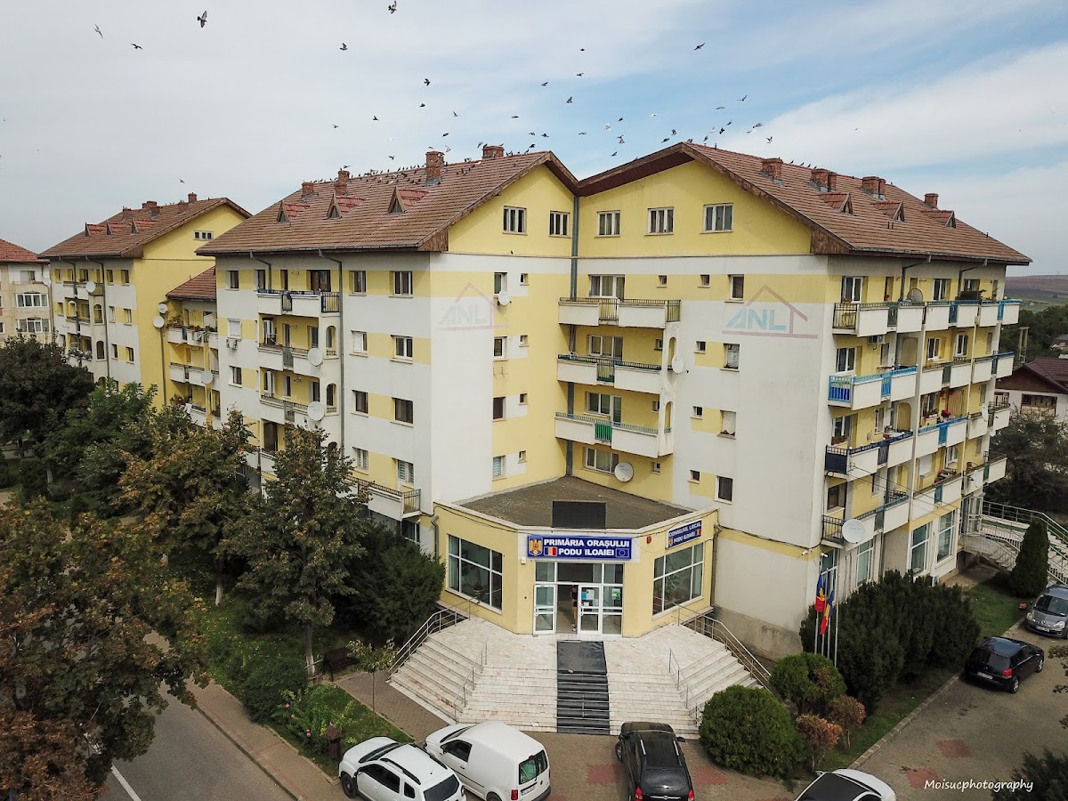 Podu Iloaiei Városháza - foto 1