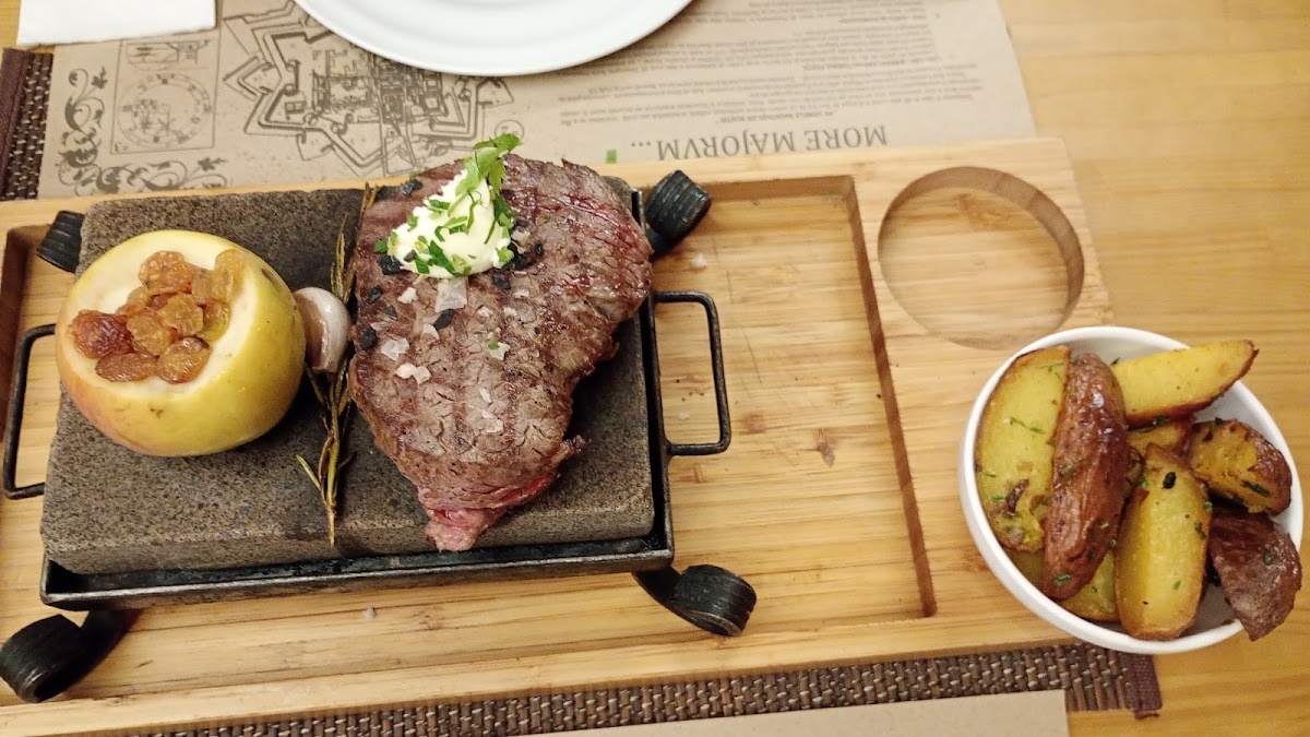 PUB13 - Restaurantul Cetății - foto 4