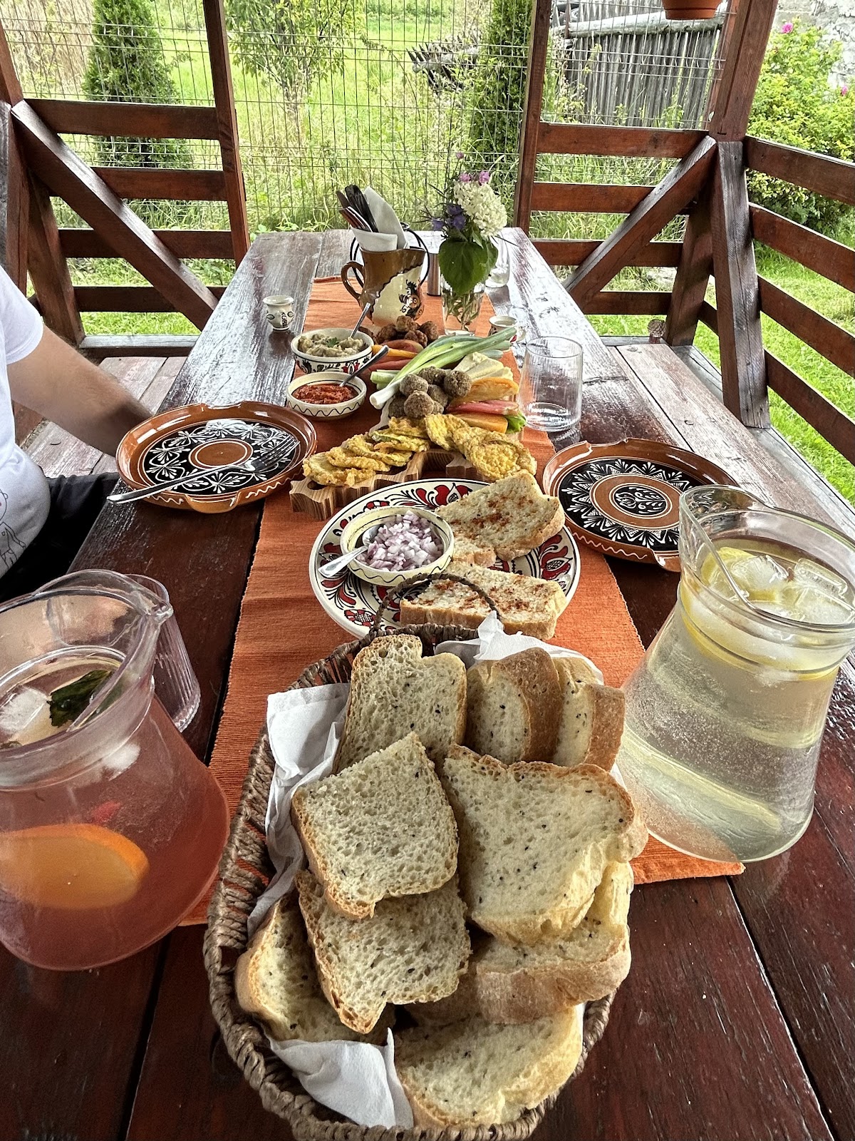 Helyi Gasztronómiai Pont - Erzsinél Topliţa - foto 5