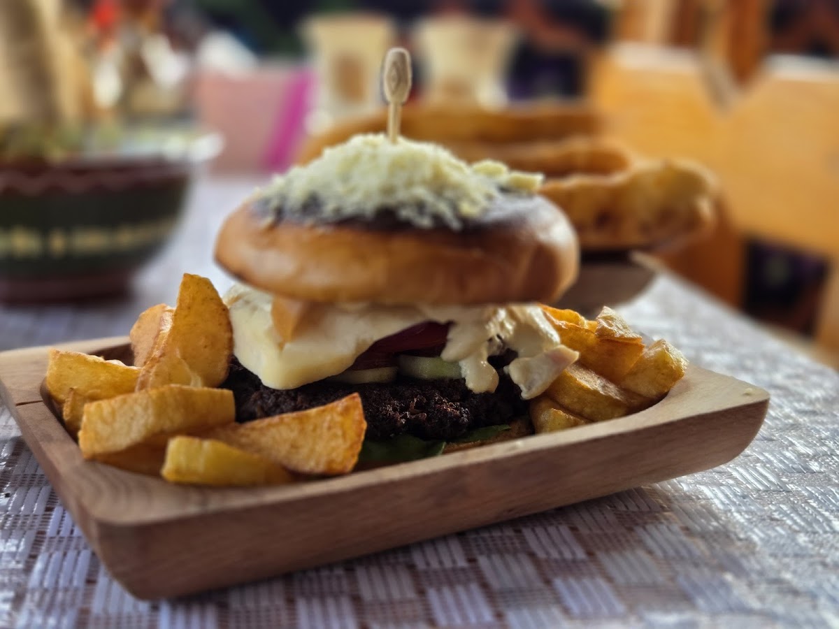 Punctul gastronomic local sus în deal - foto 4