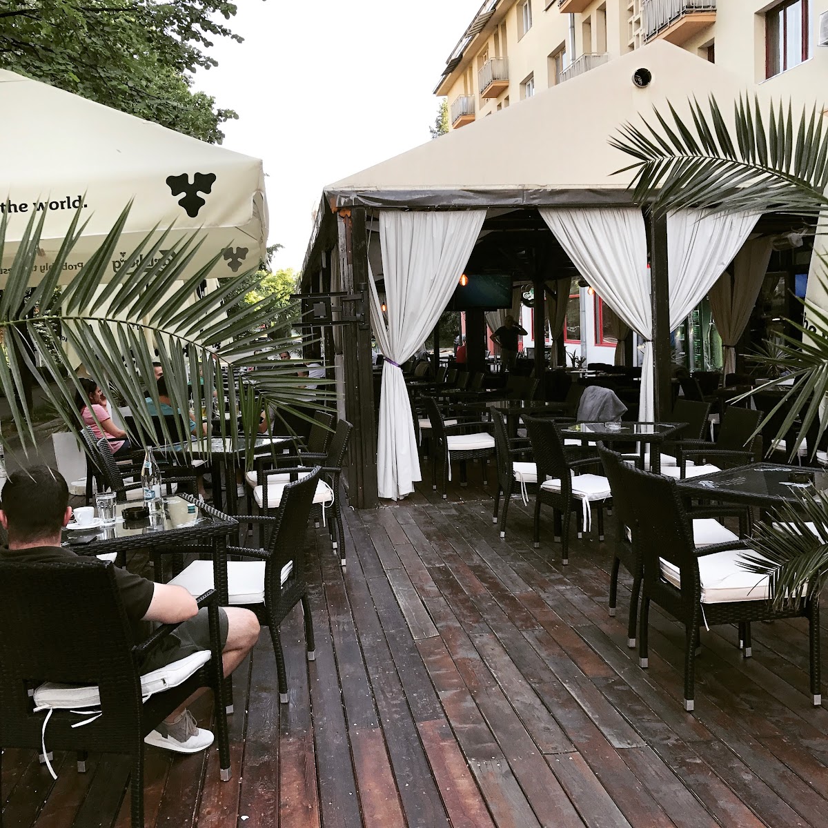 Queen's Cafe&Lounge - foto 1