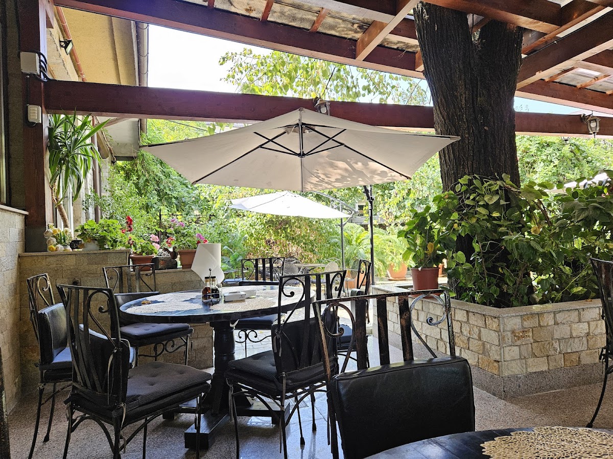 Restaurant Bistro Casa cu tei - foto 1