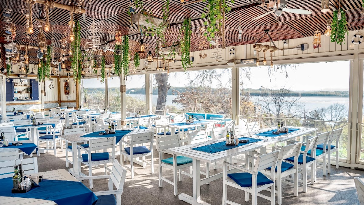 Restaurant Blue Acqua – Faleza Dunării Galaţi - foto 1