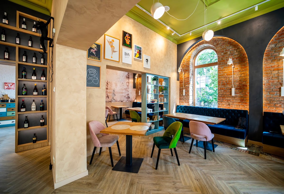 Restaurant Dine & Wine Drăgășani - foto 1