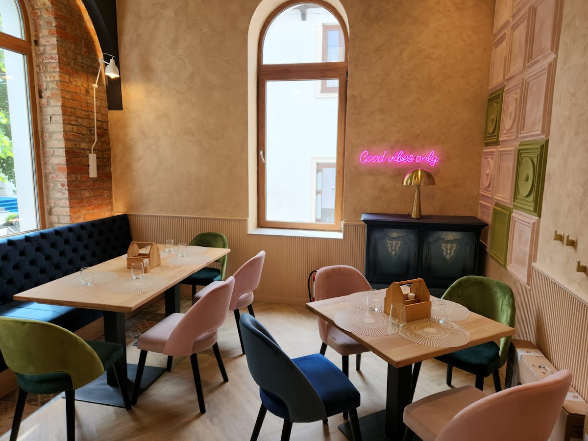 Restaurant Dine & Wine Drăgășani - foto 3