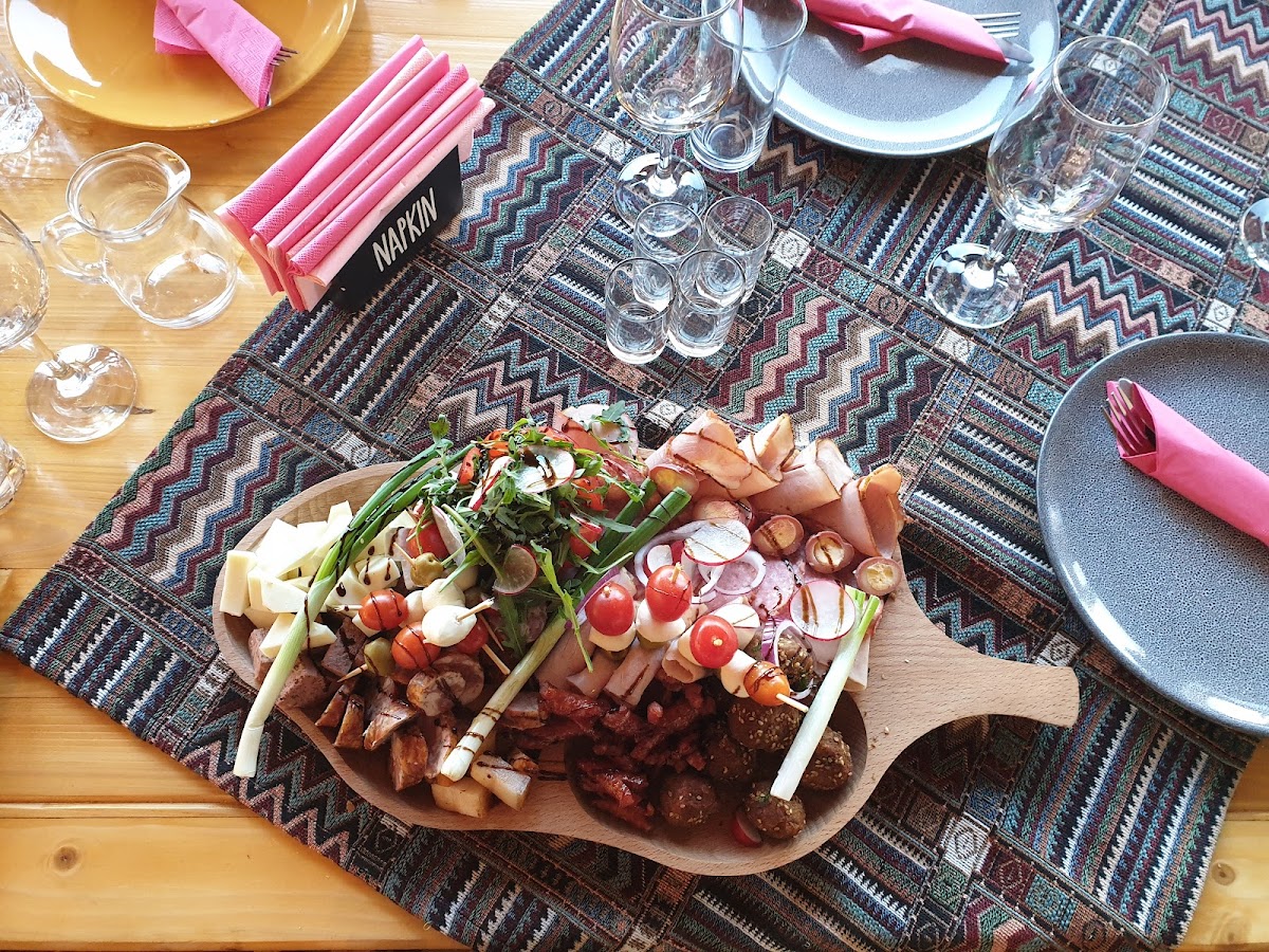 Ristorante "La Izvor", Moinesti - foto 2