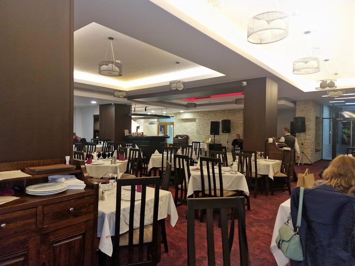 Restaurant Miorița Bacau - foto 4