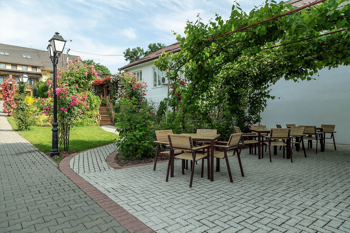 Restaurant&Pensiune Casablanca Reghin - foto 1