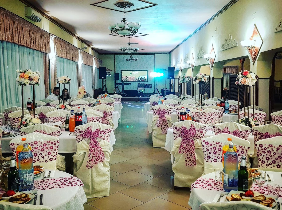 Restaurant Pensiune - Crinul Imperial Marghita - foto 1