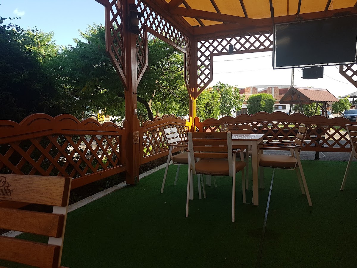 Restaurant Pensiune - Crinul Imperial Marghita - foto 4