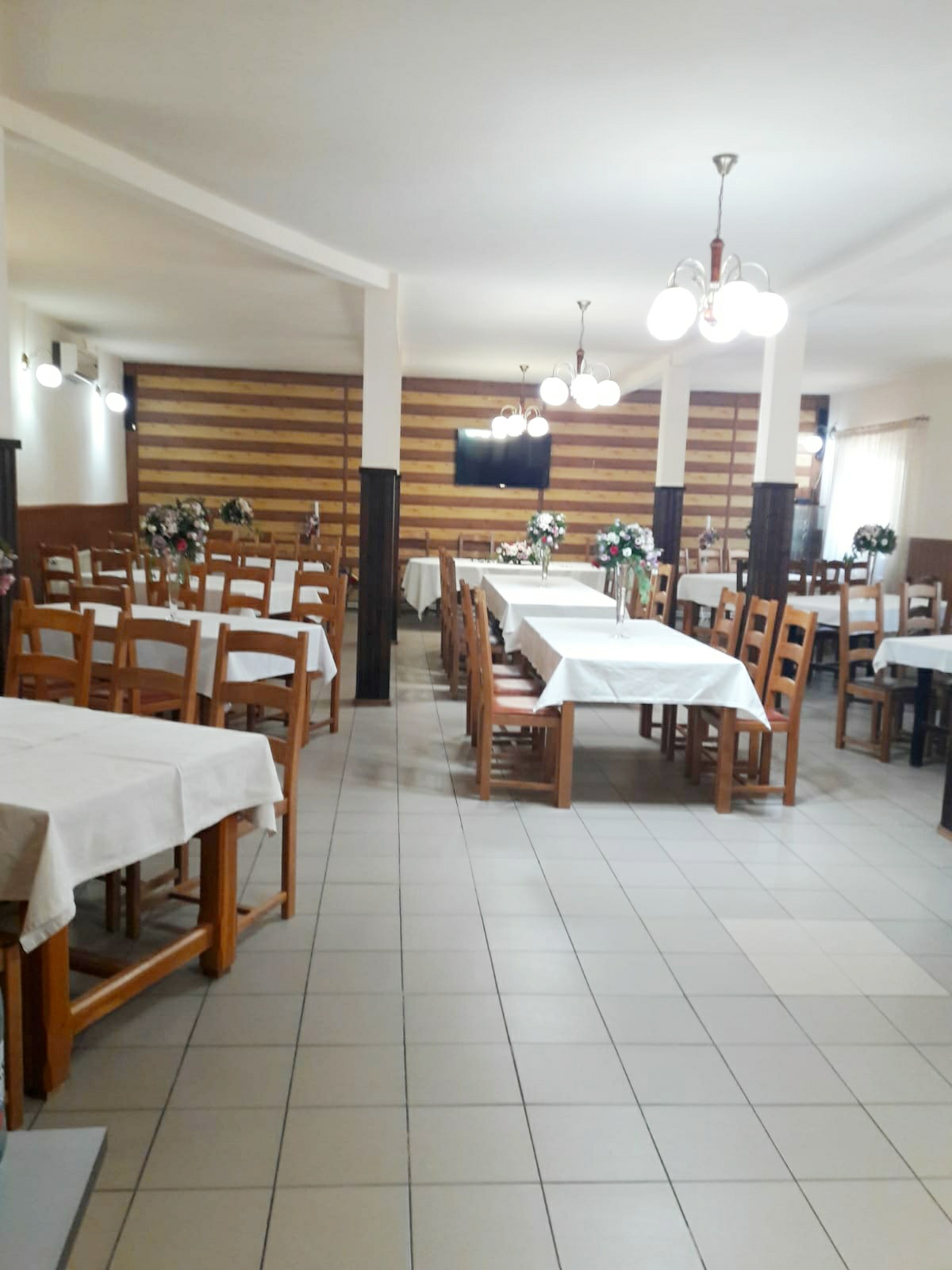 Restaurant Teodorus House Tandarei - foto 1