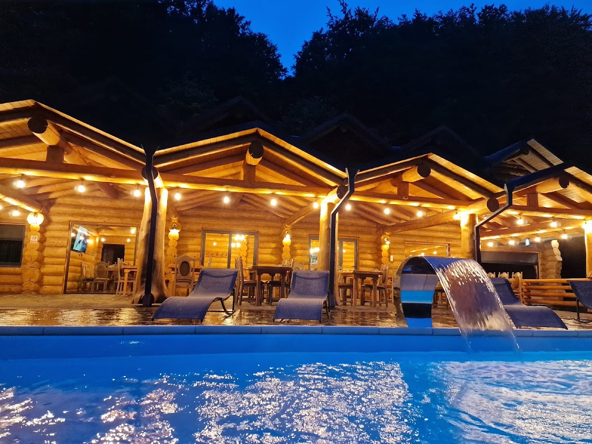 Hunting Restaurant - Bear's Den