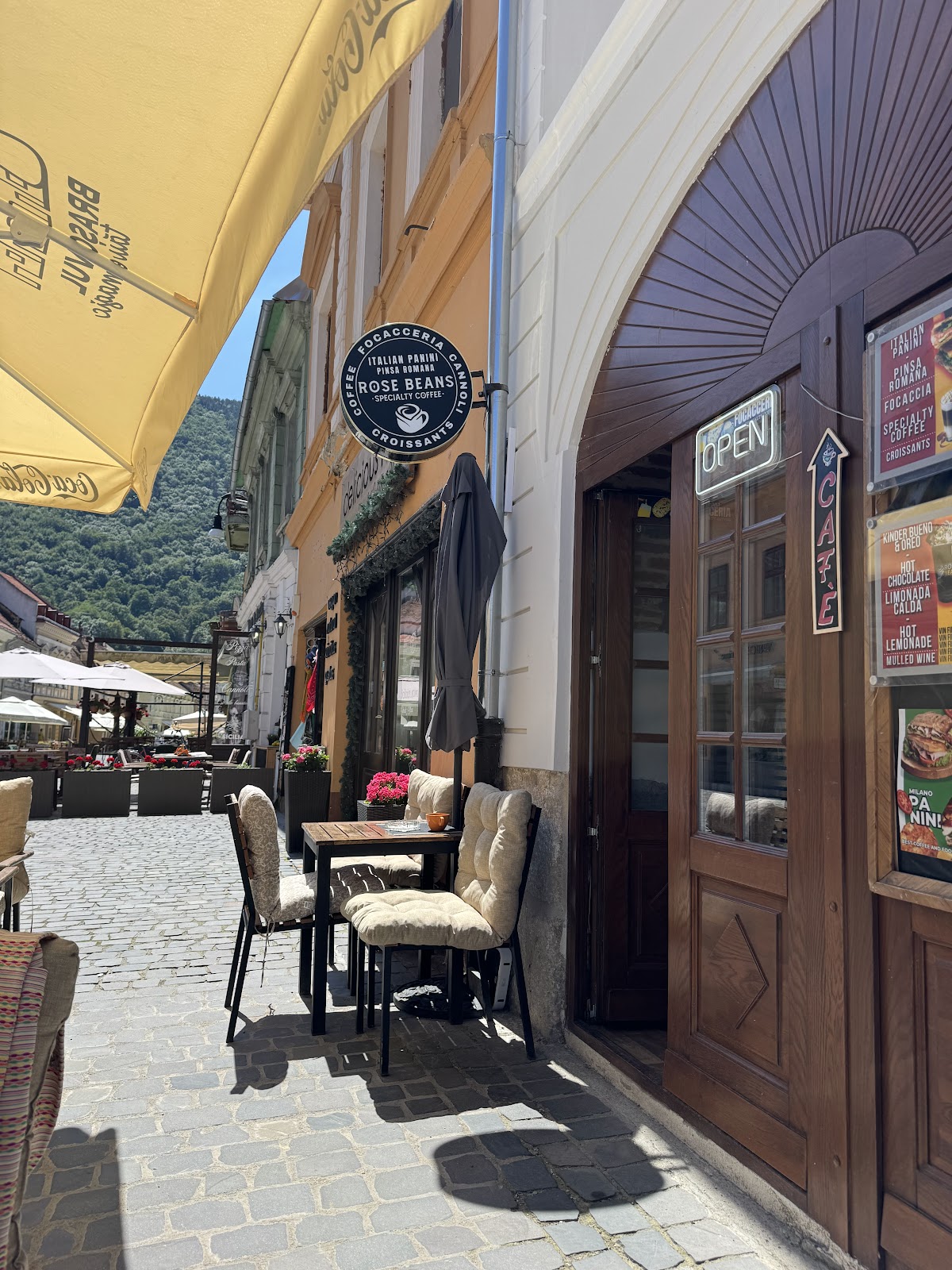 Rose Beans Brasov - Specialty Coffee & Focacceria - foto 5