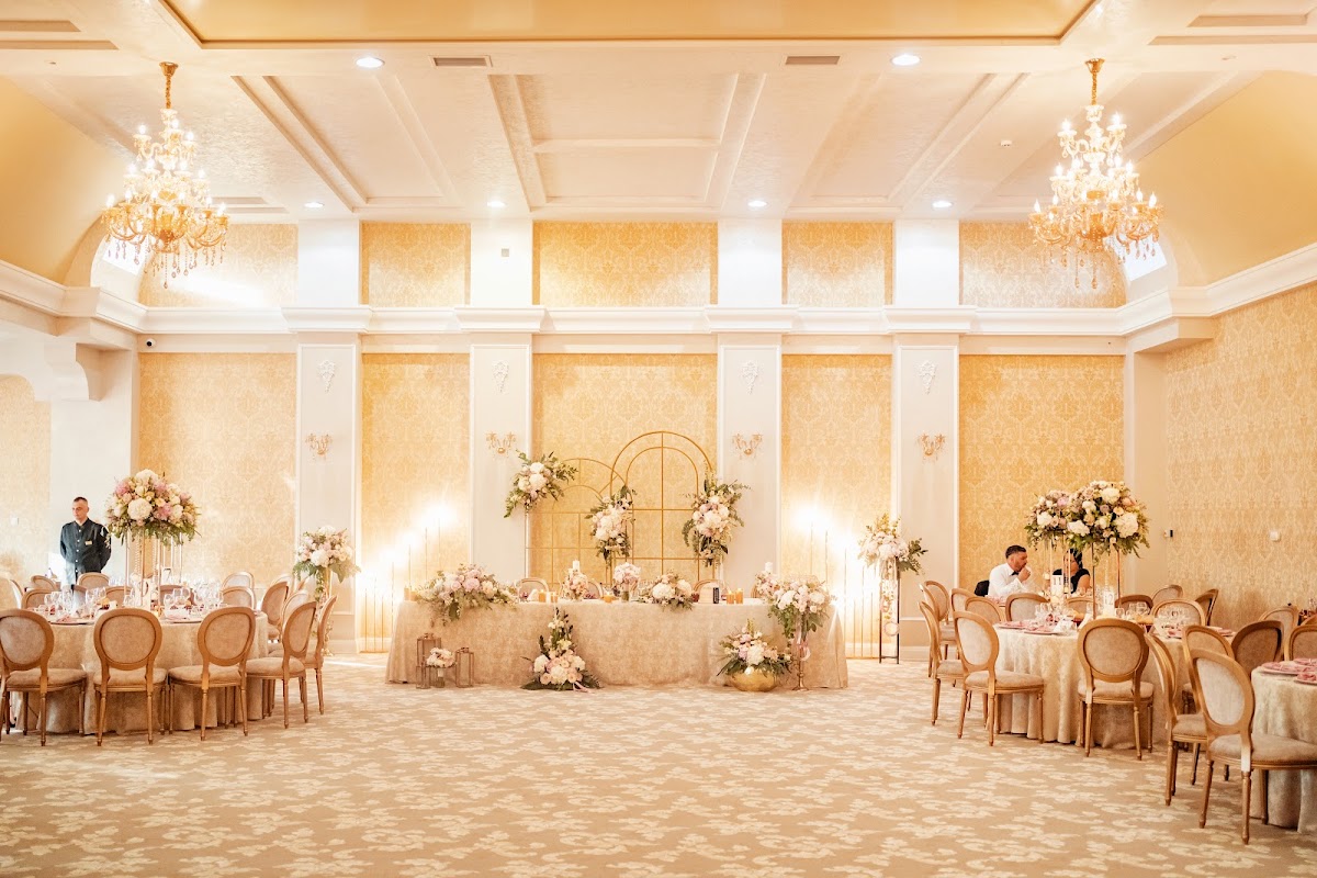 Saloanele Royal Bârlad - foto 1