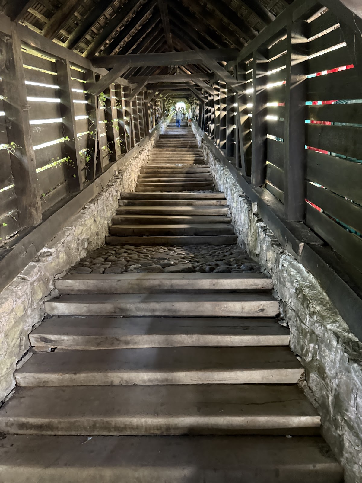 Fedett Lépcső - foto 1