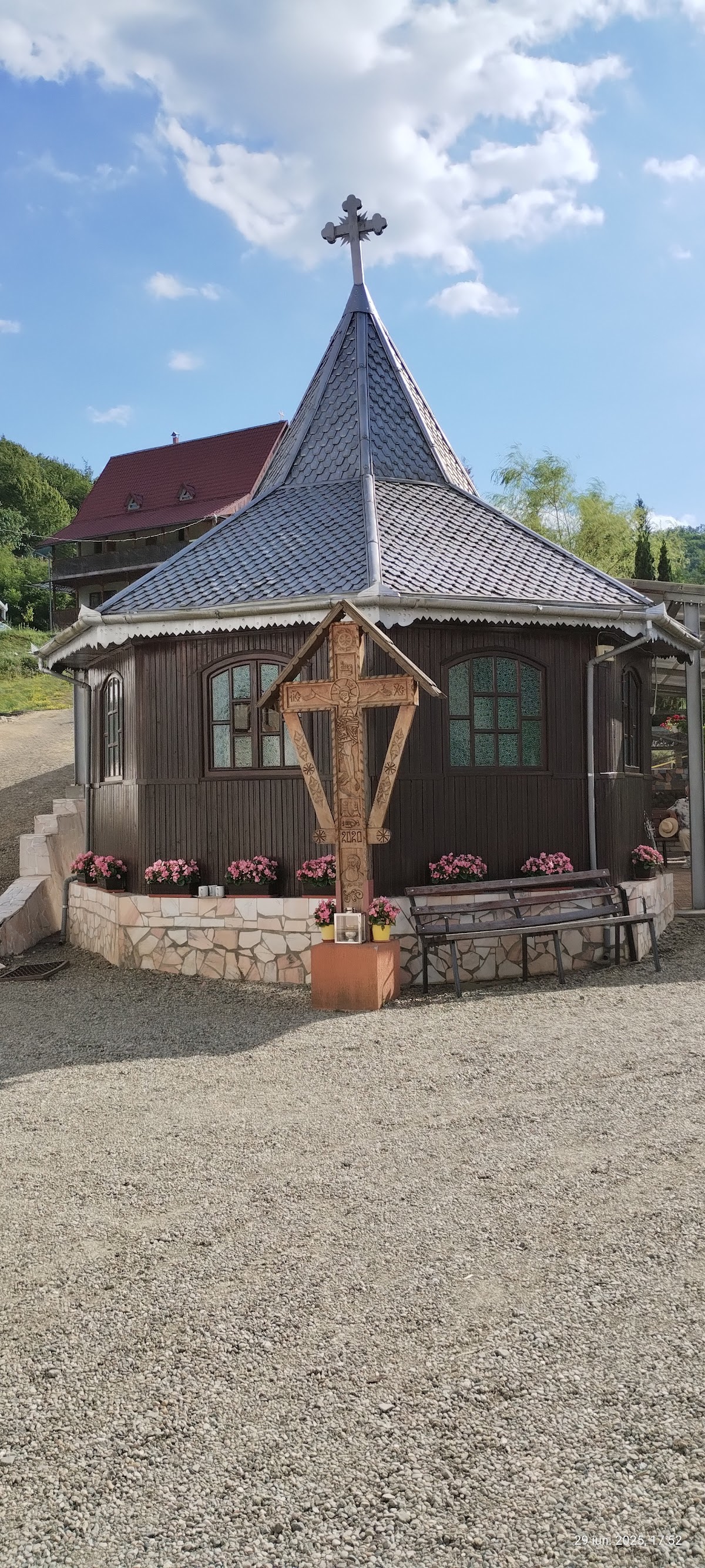 Schitul Crișcior - foto 2