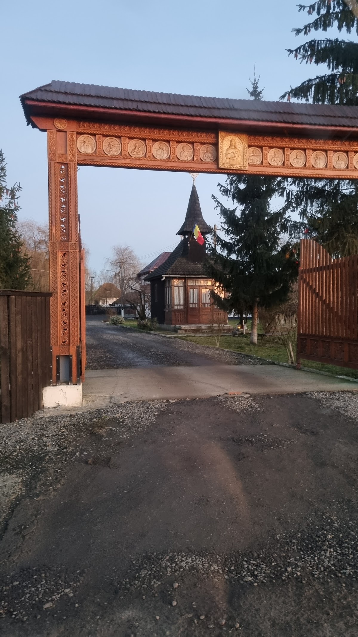 Schitul Dumbrăvioara - foto 5