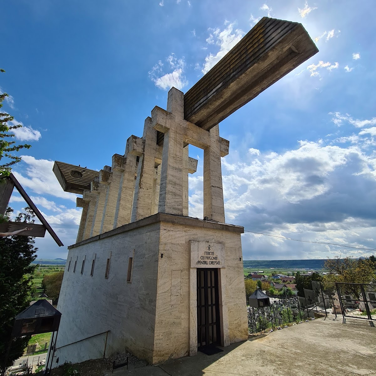 Schitul Înălțarea Sfintei Cruci-Aiud - foto 2