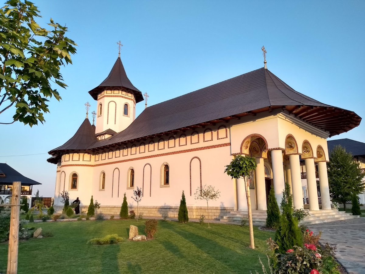 Monastère de la Nativité de la Mère de Dieu Marginea - foto 4