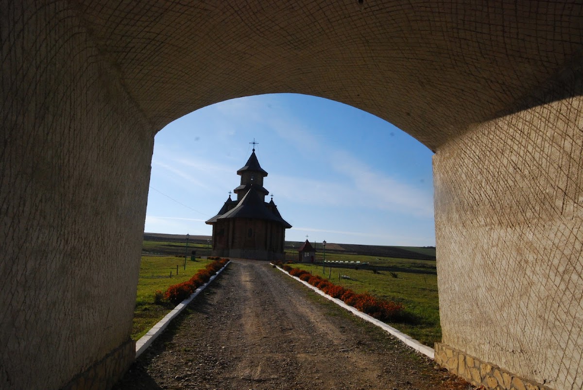 Schitul Pogorârea Sfântului Duh - foto 4