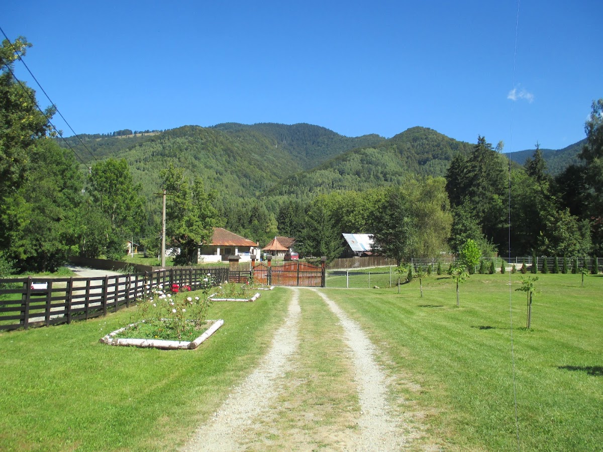 Schitul Poiana Mărului - foto 4