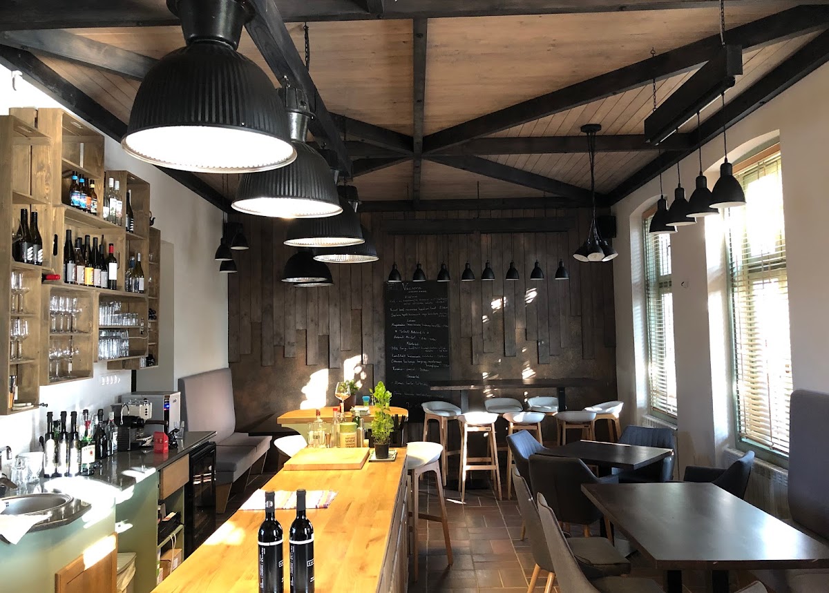 Schwarz Bistro - foto 1