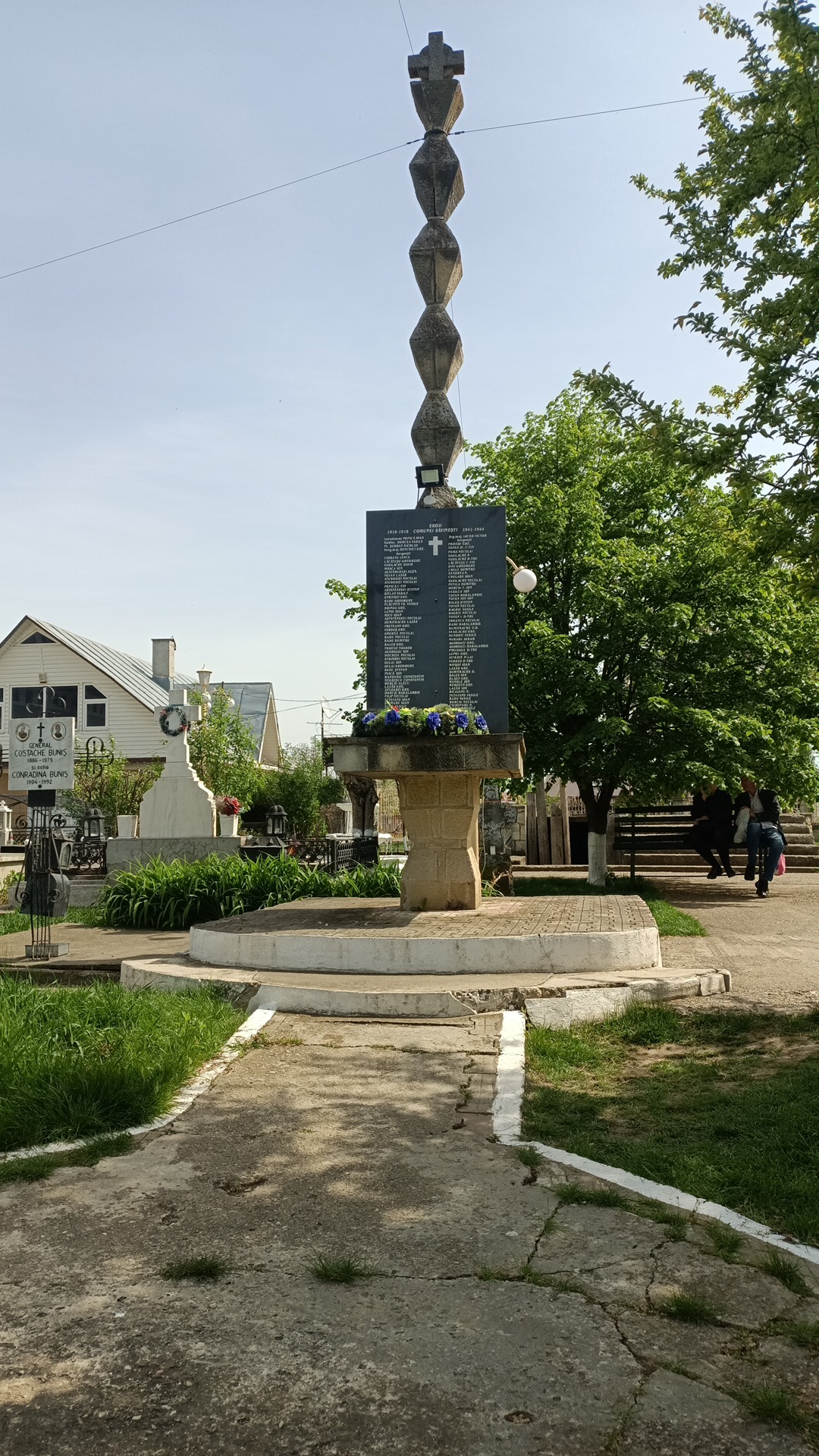 Sfintii Voievozi Mihail si Gavril - foto 3