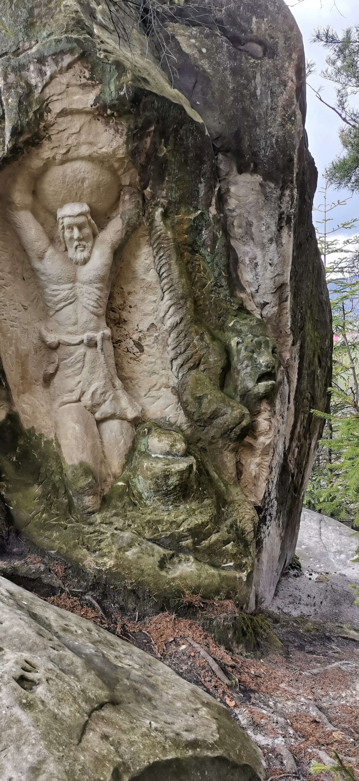 Stânca cu sculpturi - foto 2