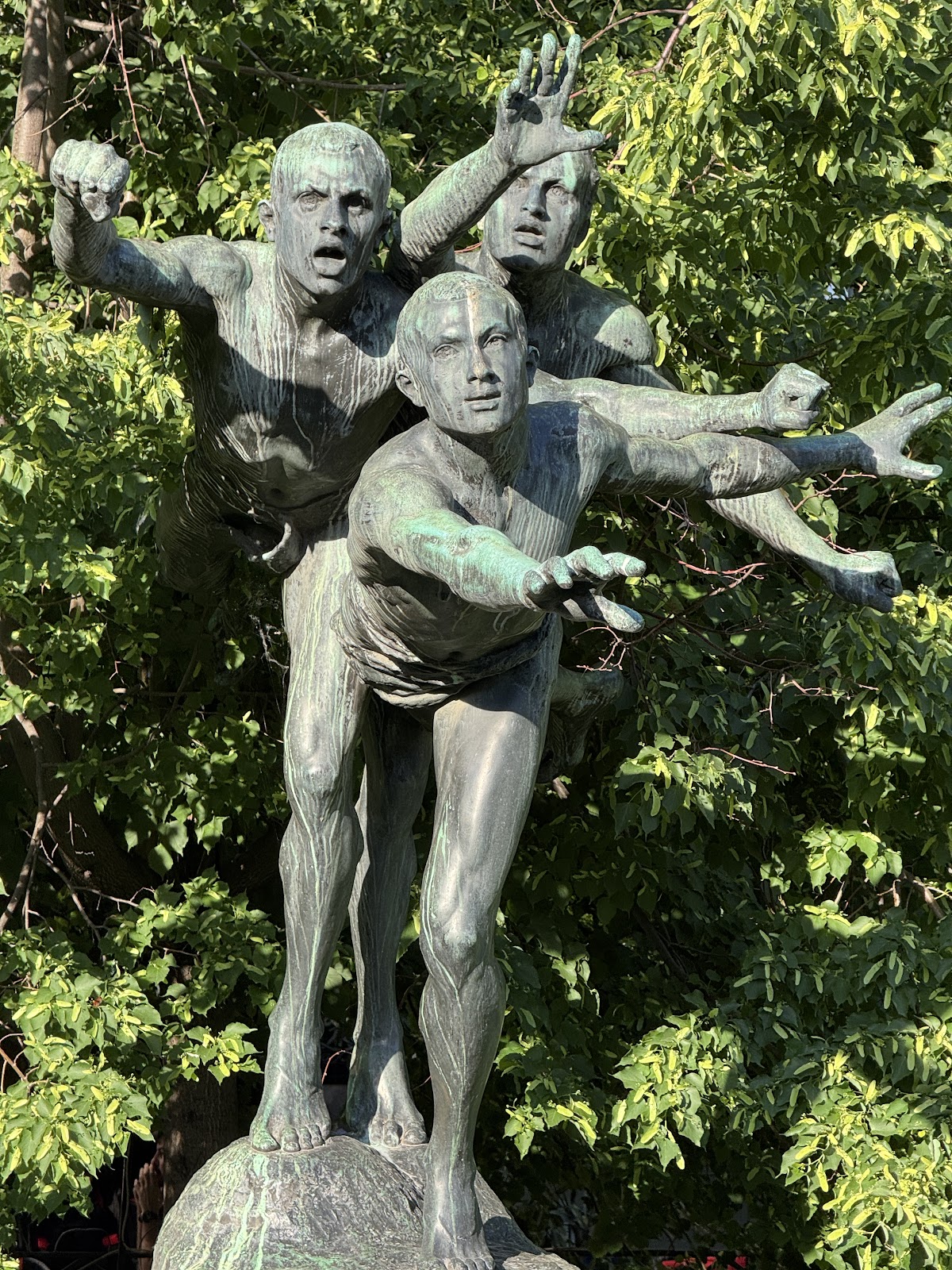 Statuia „Alergătorii” - foto 1