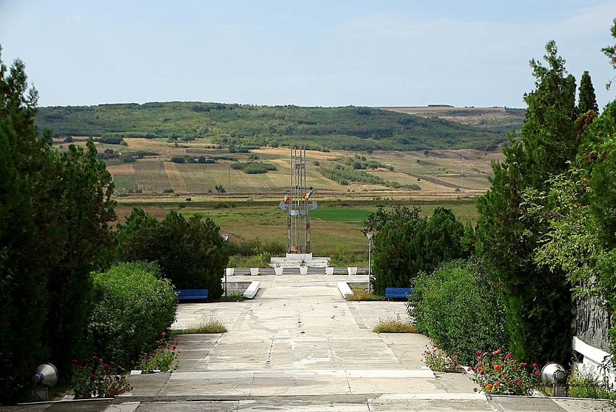 Statuia ecvestră a lui Ștefan cel Mare de la Podul Înalt - foto 3