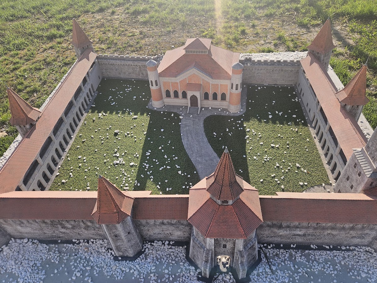 Statuia ecvestră a lui Ștefan cel Mare de la Podul Înalt - foto 4