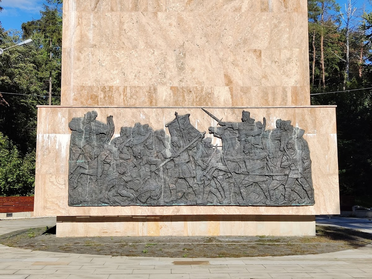 Statuia ecvestră a lui Ștefan cel Mare din Suceava - foto 2