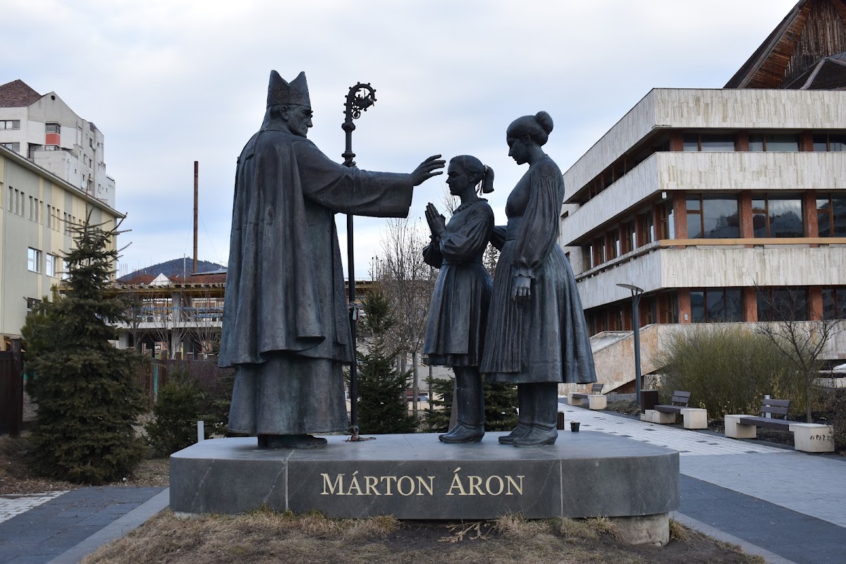 Statue des Bischofs Márton Áron