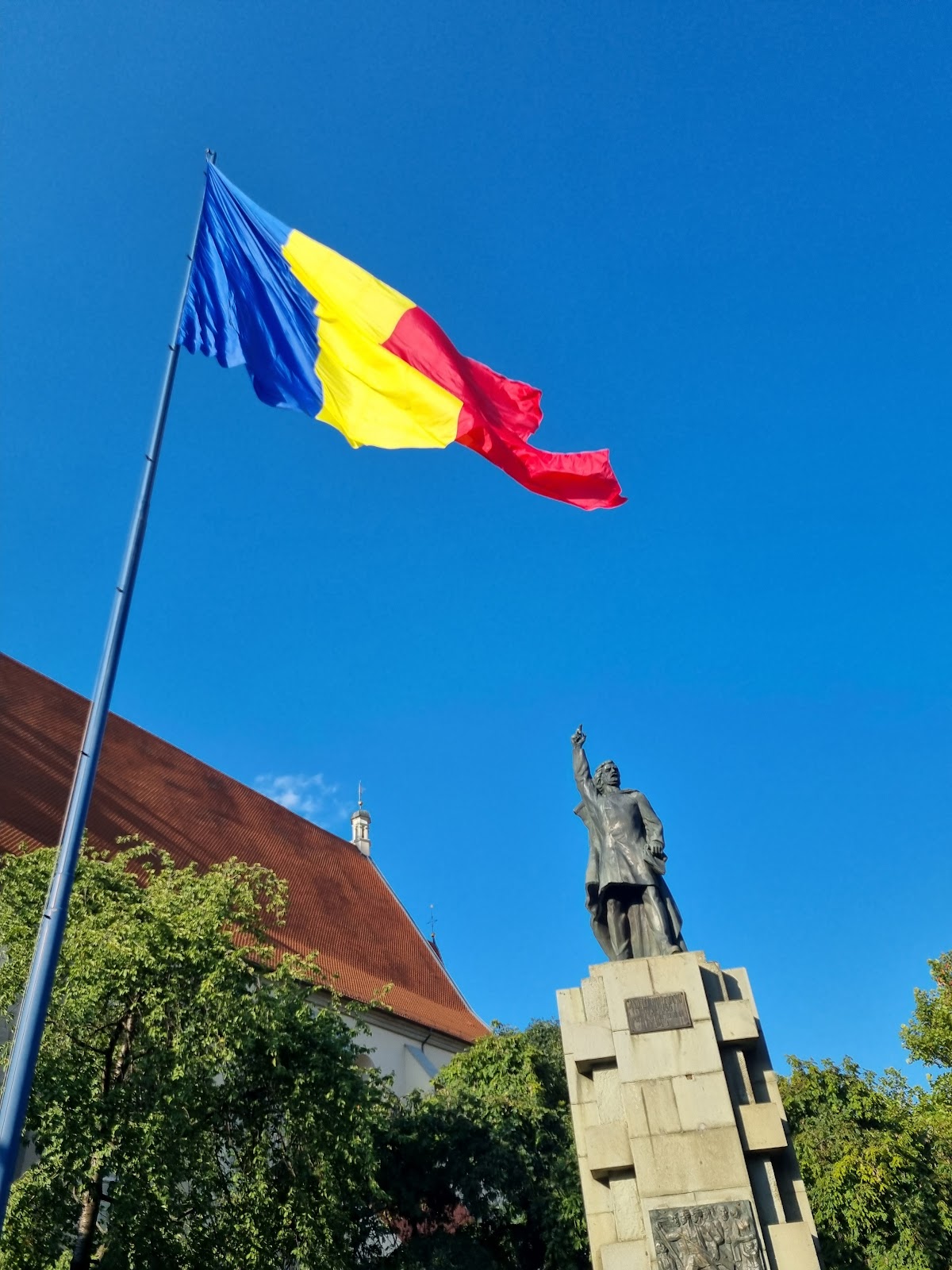 Statuia lui Andrei Mureșanu - foto 4