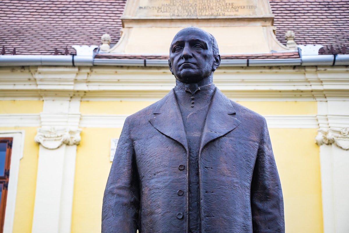 Estatua de Bernády György - foto 3