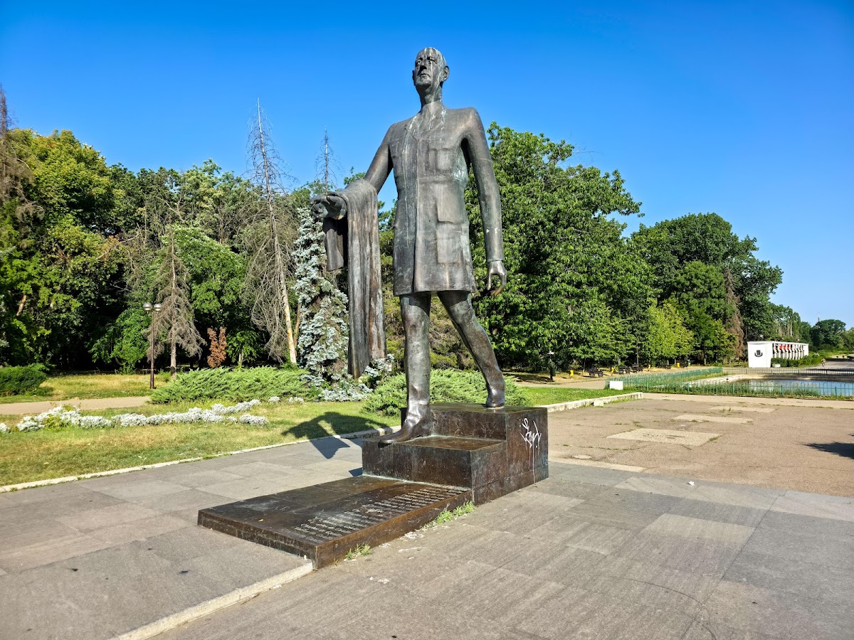 Statuia lui Charles De Gaulle - foto 1