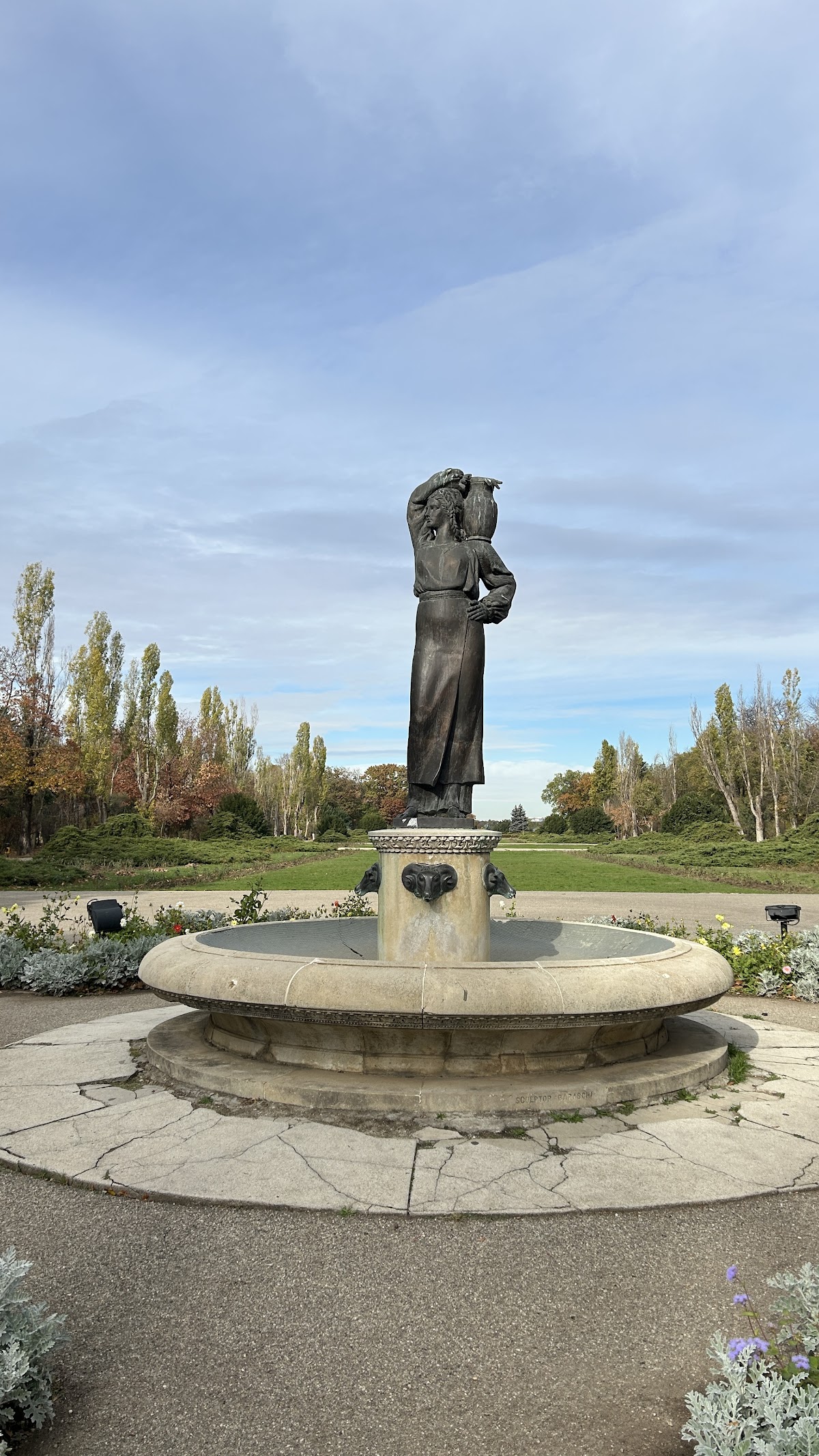 Statuia lui Charles De Gaulle - foto 2
