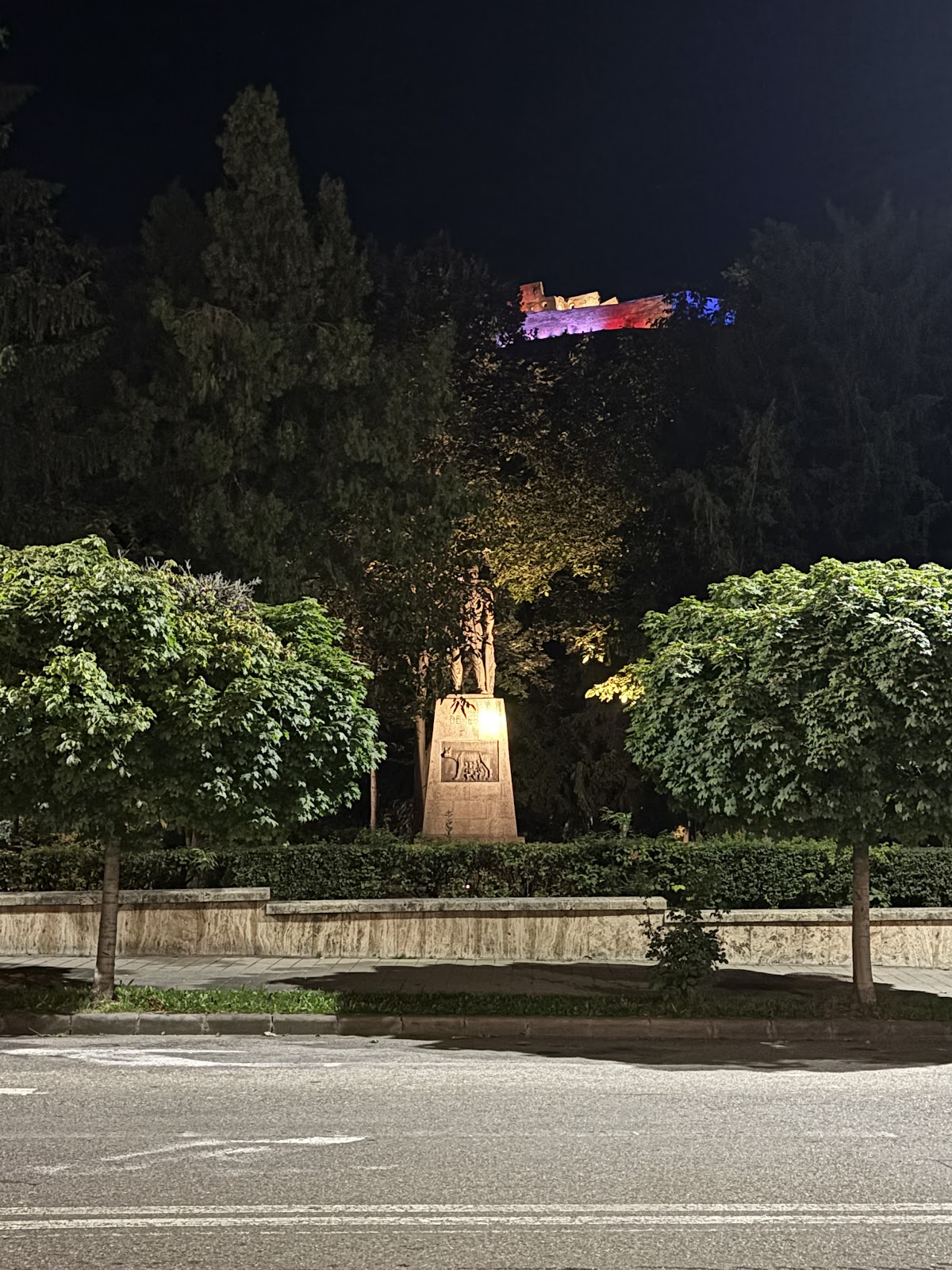 Estatua de Decebal en el Parque de la Fortaleza - foto 4