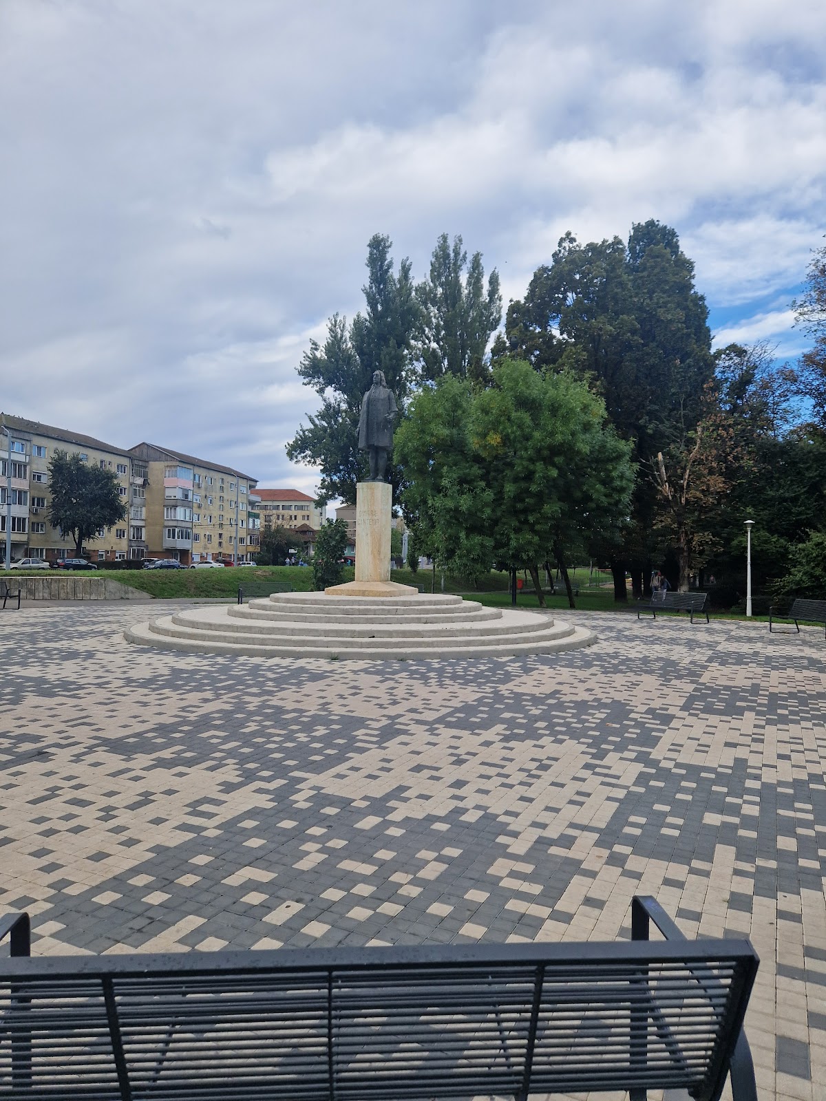 Statuia lui Dimitrie Cantemir - foto 2