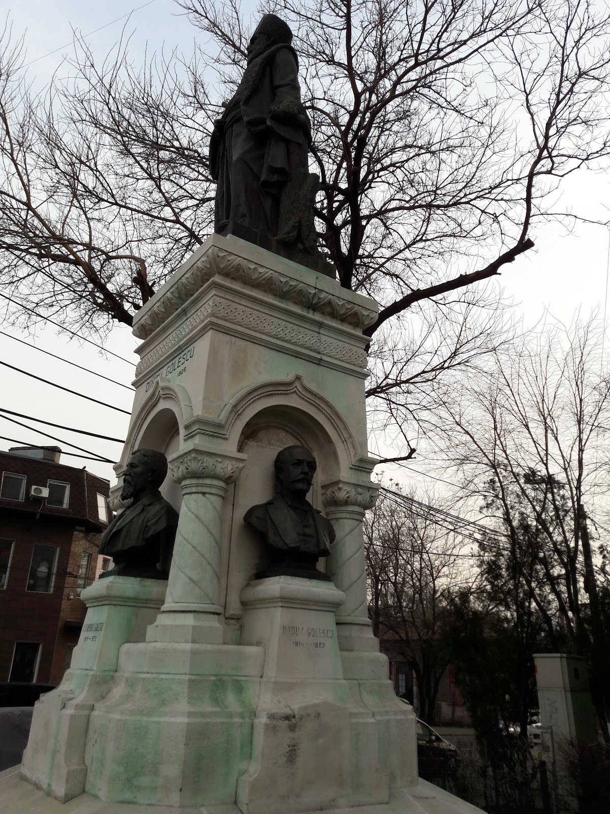 Statuia lui Dinicu Golescu - foto 5