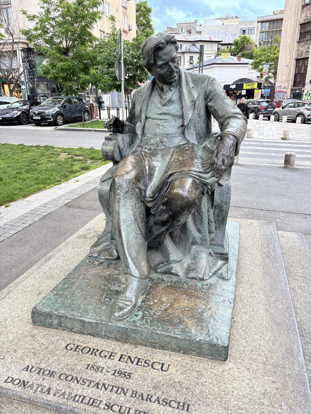 Statuia lui George Enescu - foto 1