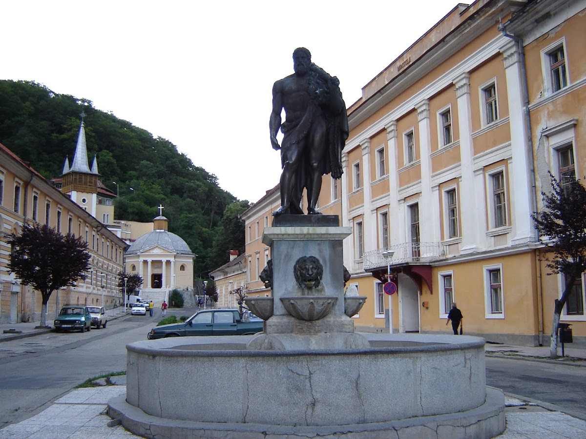 Statuia lui Hercule - foto 3