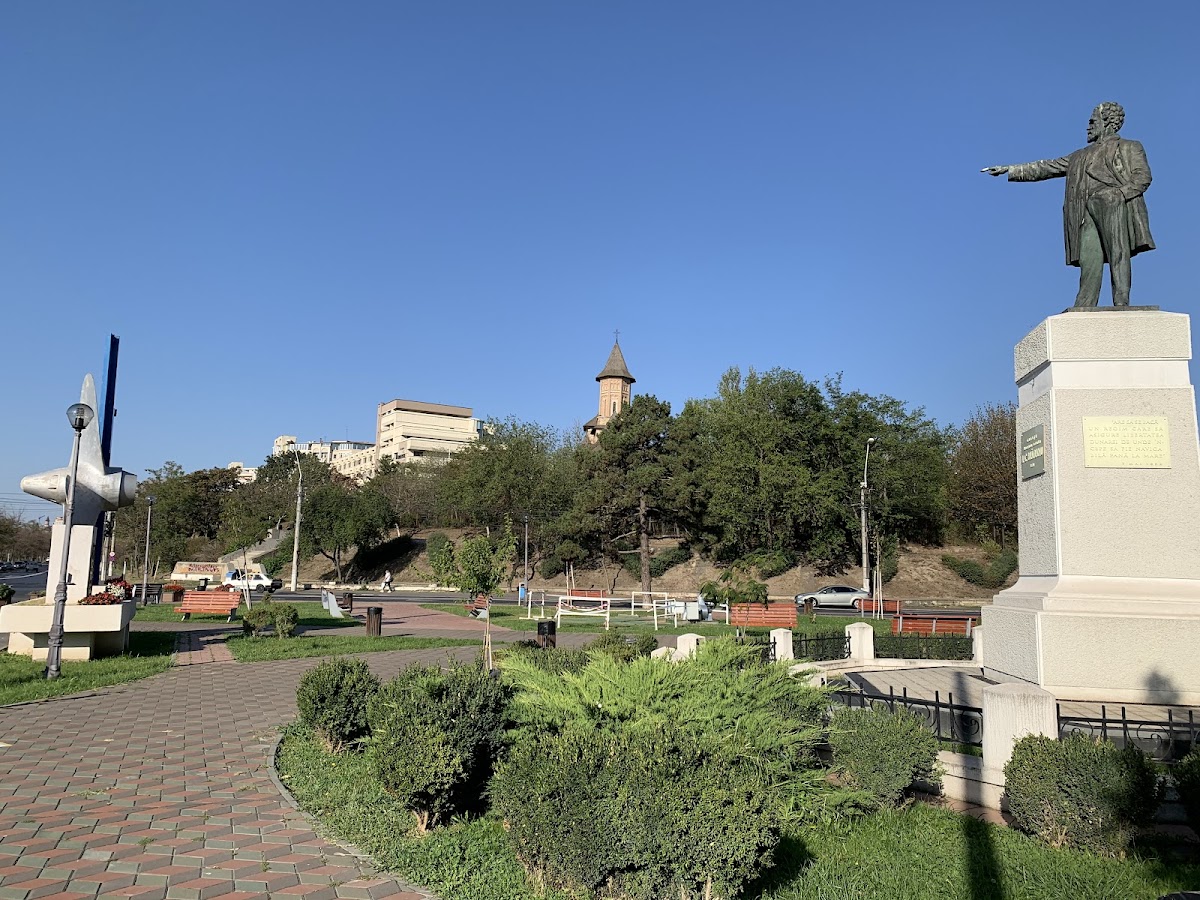 Statue of I. C. Brătianu - foto 2