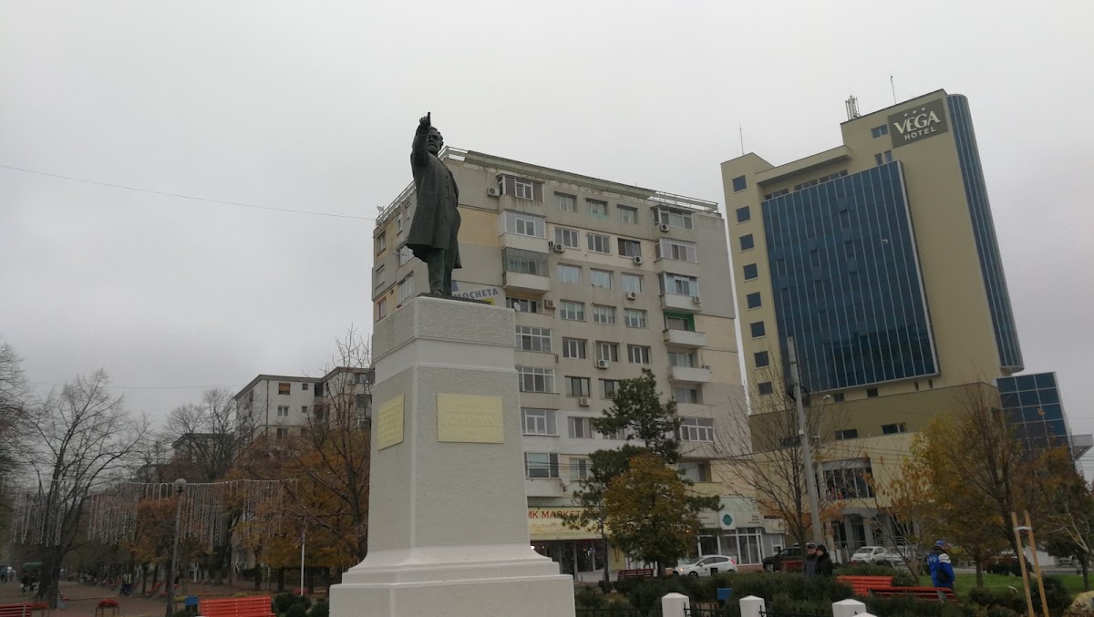 Statue of I. C. Brătianu - foto 4