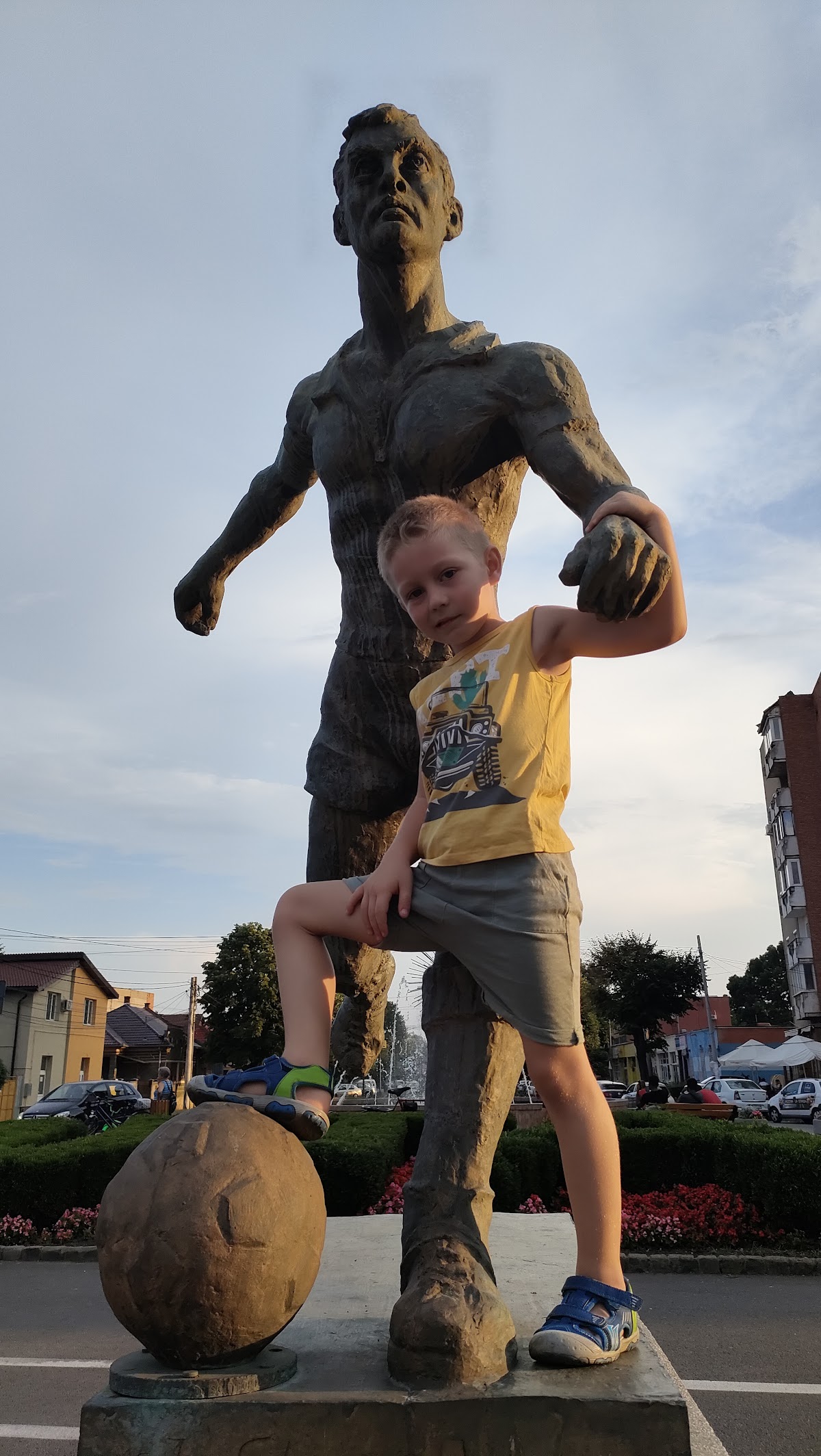Statuia lui Iosif Petschovschi - foto 4