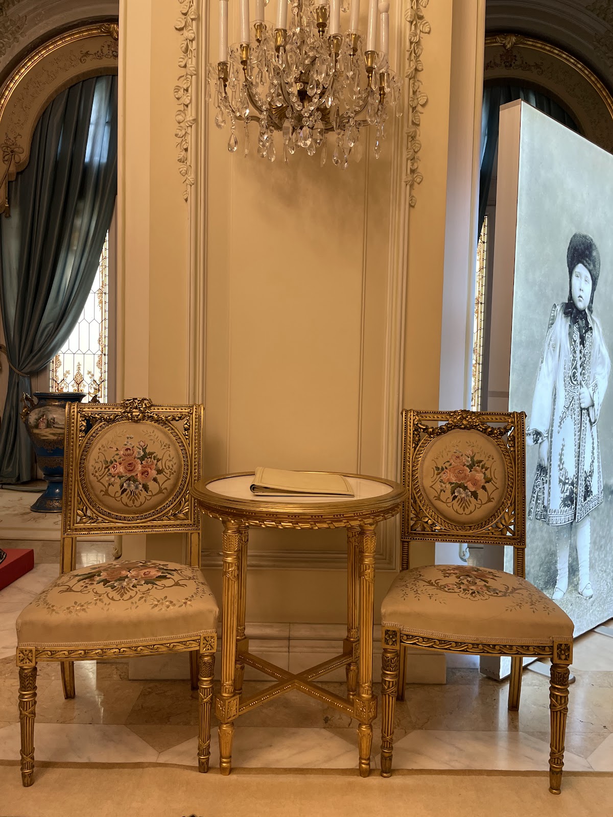 Statuia Lui Mihai Eminescu - foto 5