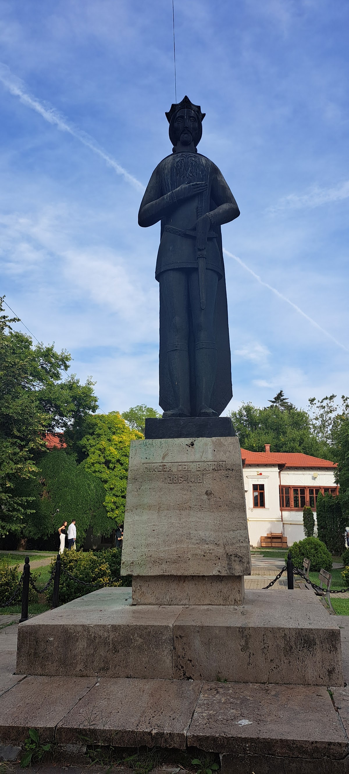 Statue de Mircea le Vieux