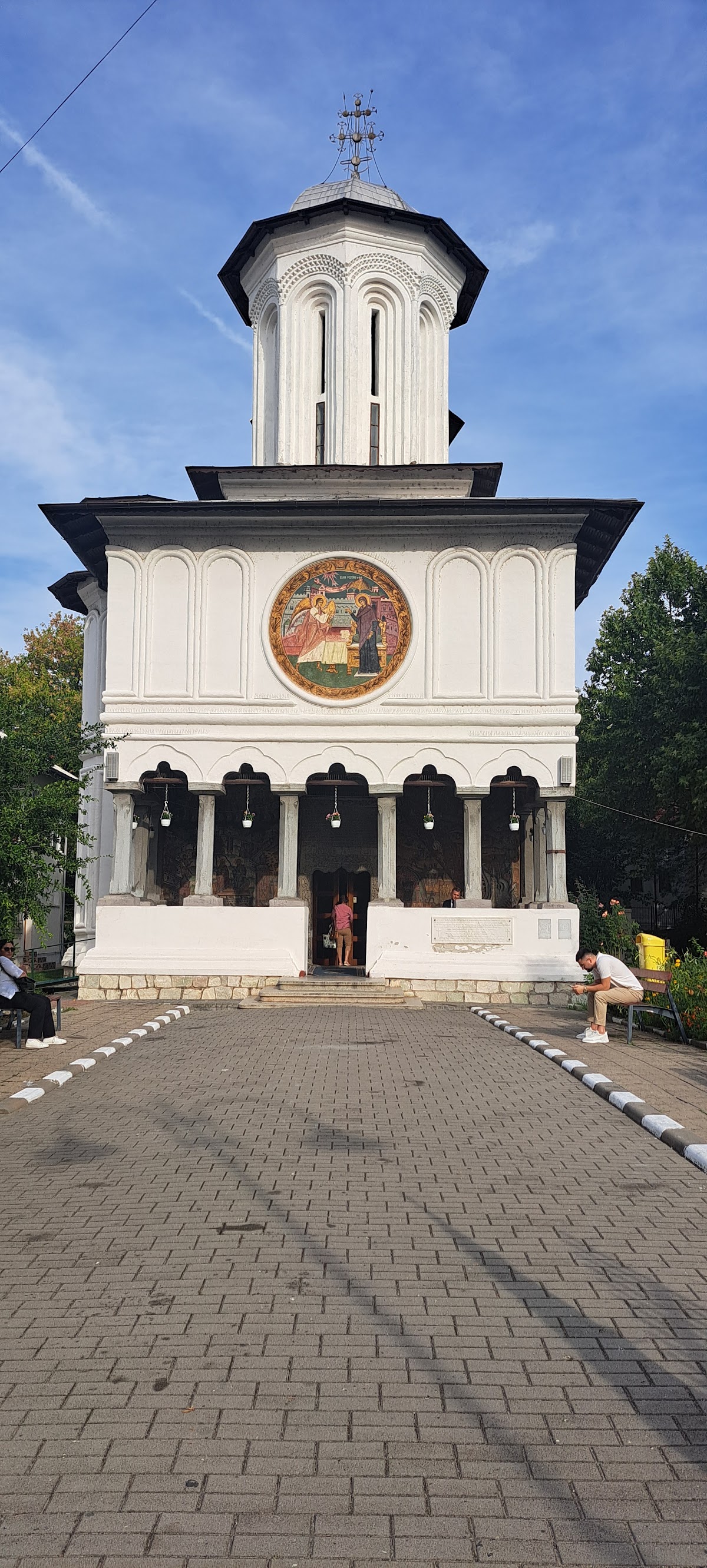 Statuia lui Mircea cel Batran - foto 2