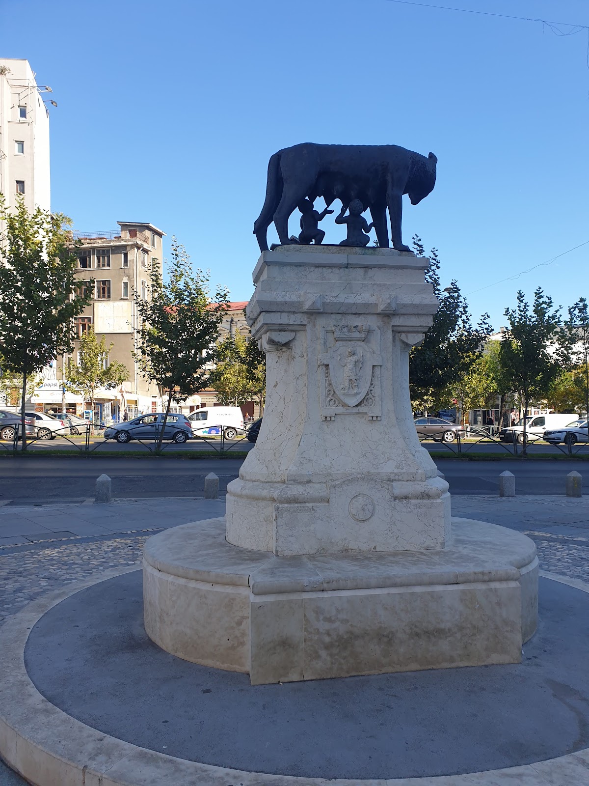 A Farkas Szobor - foto 2