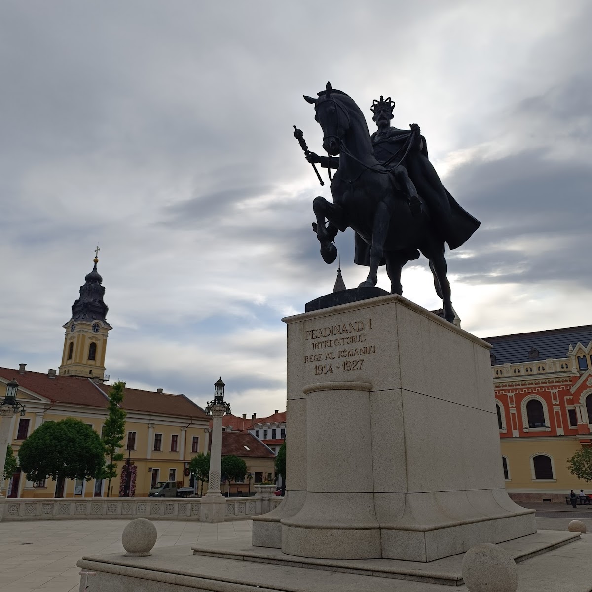 Statue du Roi Ferdinand - foto 2